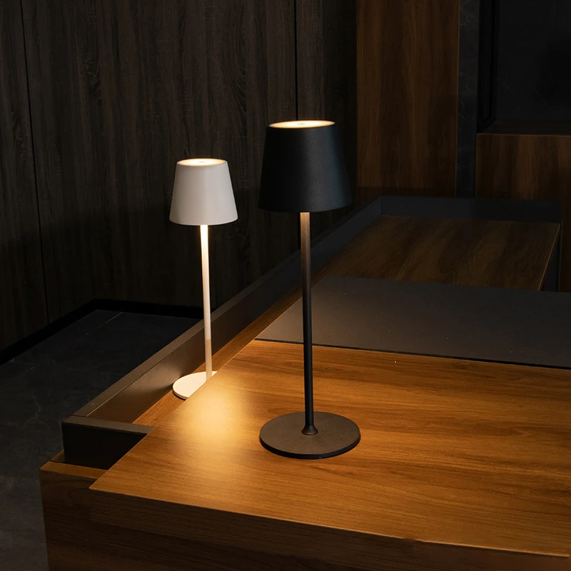 Luna | LED Table Lamp