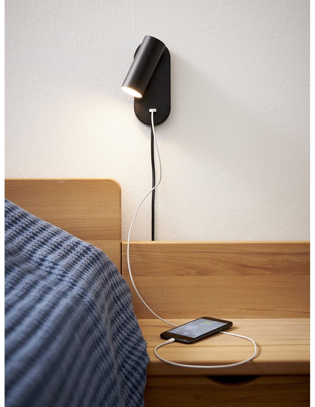 Nielsen Ego LED Wall Lamp with Touch/USB Black