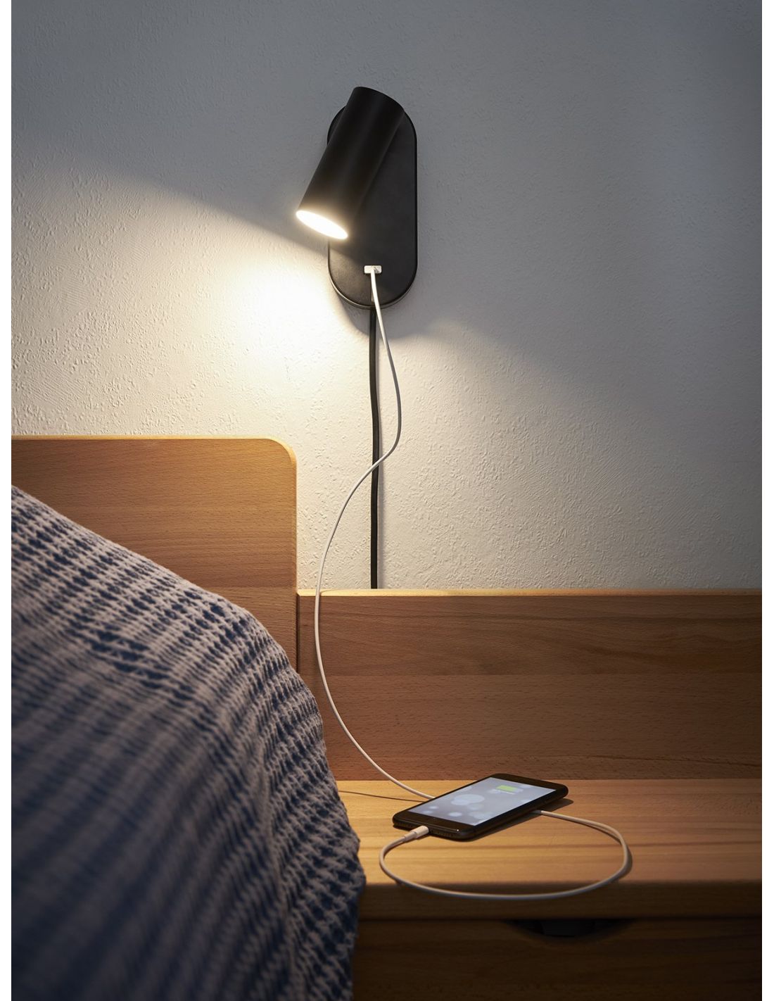 Nielsen Ego LED Wall Lamp with Touch/USB Black